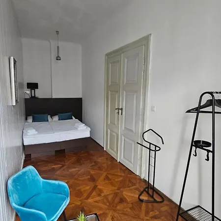 Center Flat 160m2 アパート